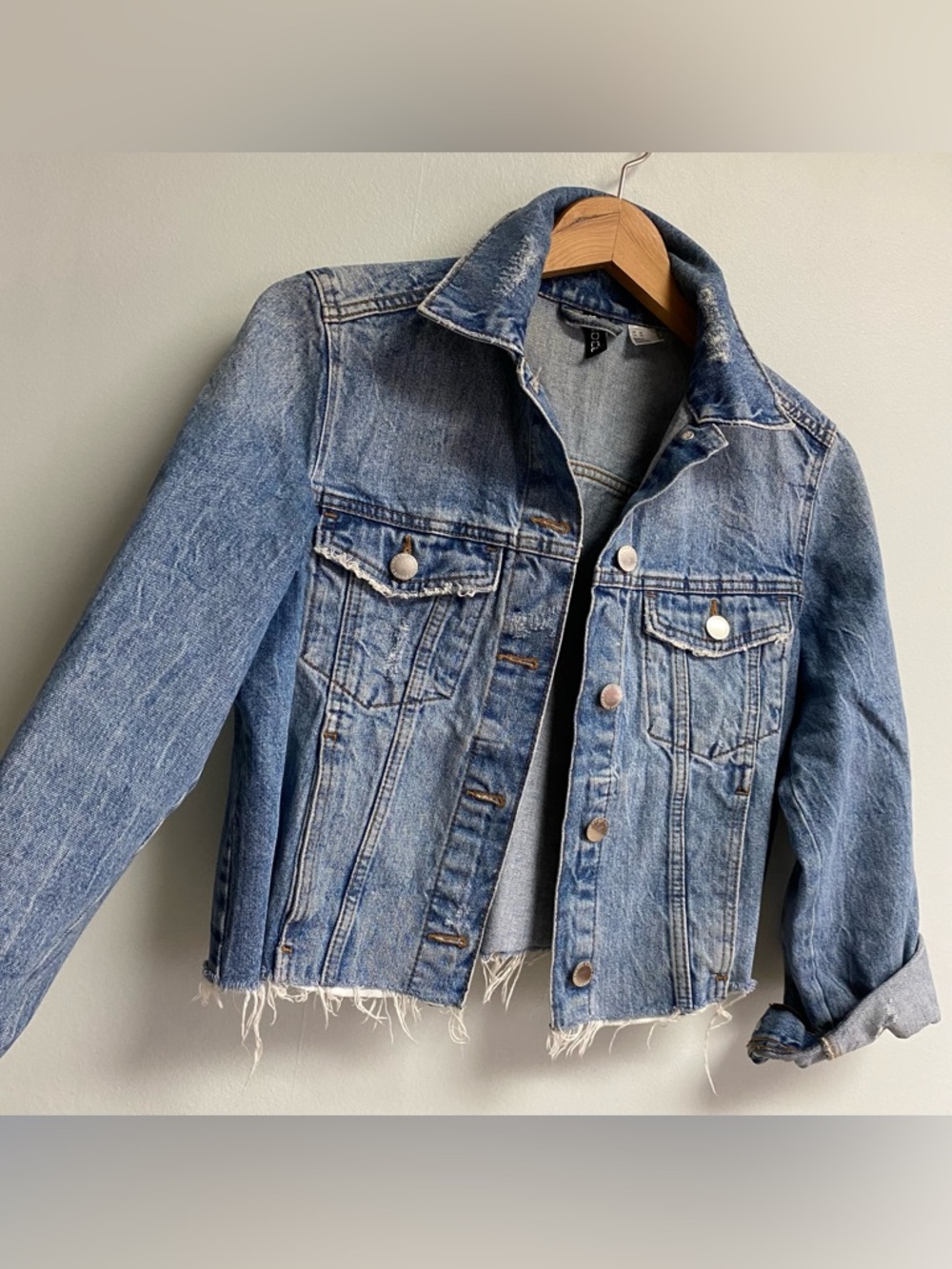 H&M DIVIDED DISTRESSED DENIM JACKET - XS - Picture 2 of 6